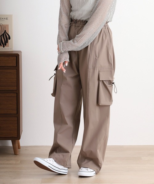 hunch(ハンチ)の「hunch 接触冷感 パラシュートパンツ(その他パンツ・レディース・アイボリー/ブラック/ライトブラウン/ライム・FREE)」の13枚目の写真