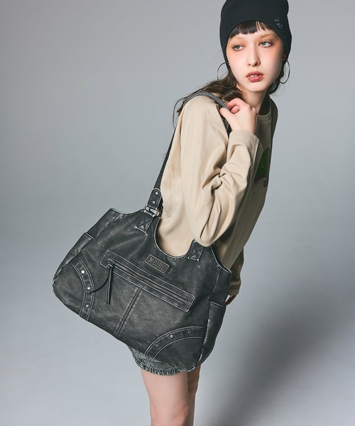 X-girl(エックスガール)の「METAL LABEL FAUX LEATHER BAG(ハンドバッグ・レディース・ブラック/ブラウン・ONE SIZE)」の13枚目の写真