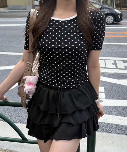 continuer de NICE CLAUP（コンティニューデナイスクラップ）の「2WAYリンガードット柄T（Tシャツ/カットソー・レディース・ブラック/オフホワイト・FREE）」の2枚目の写真