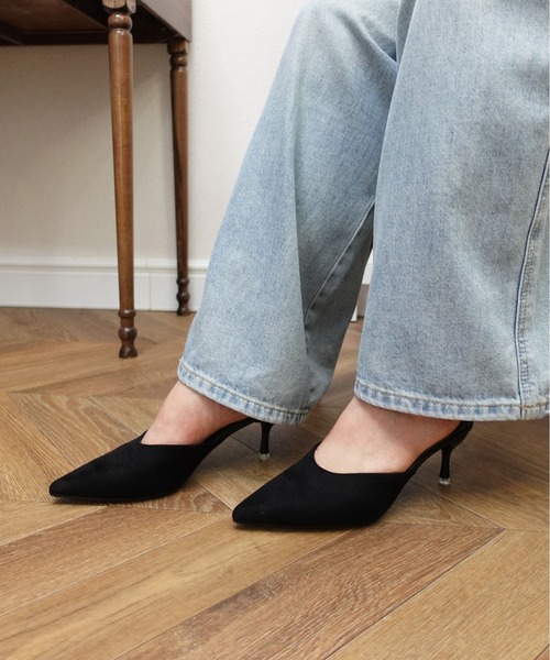 unnu（ユヌ）の「ポインテッドトゥスエードタッチミュール（パンプス・レディース・ブラック/アイボリー・24.0cm/23.0cm）」の9枚目の写真