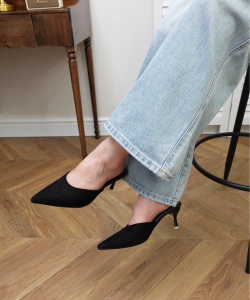 unnu（ユヌ）の「ポインテッドトゥスエードタッチミュール（パンプス・レディース・ブラック/アイボリー・24.0cm/23.0cm）」の11枚目の写真