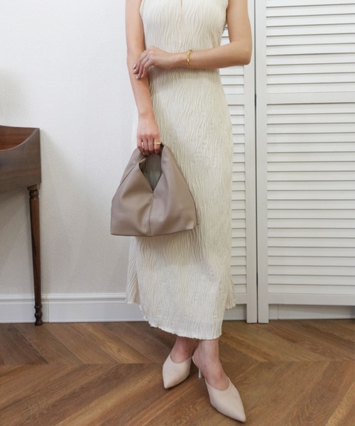 unnu（ユヌ）の「ポインテッドトゥスエードタッチミュール（パンプス・レディース・ブラック/アイボリー・24.0cm/23.0cm）」の4枚目の写真