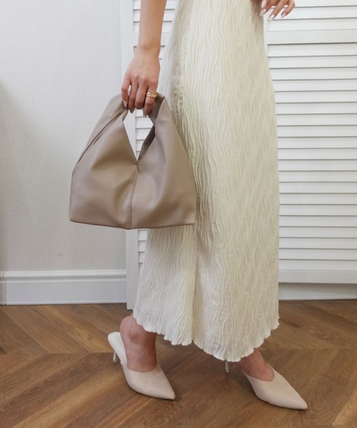 unnu（ユヌ）の「ポインテッドトゥスエードタッチミュール（パンプス・レディース・ブラック/アイボリー・24.0cm/23.0cm）」の5枚目の写真