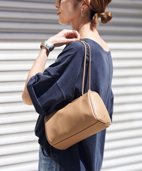 FRAMeWORK（フレームワーク）の「&MyuQ/アンドミューク KORO 2WAYラウンドボストン（ボストンバッグ・レディース・ブラック/ベージュ/ブラウン・FREE）」の3枚目の写真