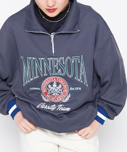 spiritoso(スピリトーゾ)の「【spiritoso】MINNESOTAハーフジップビッグスウェットトレーナー(スウェット・レディース・スミクロ/レッド・FREE)」の6枚目の写真