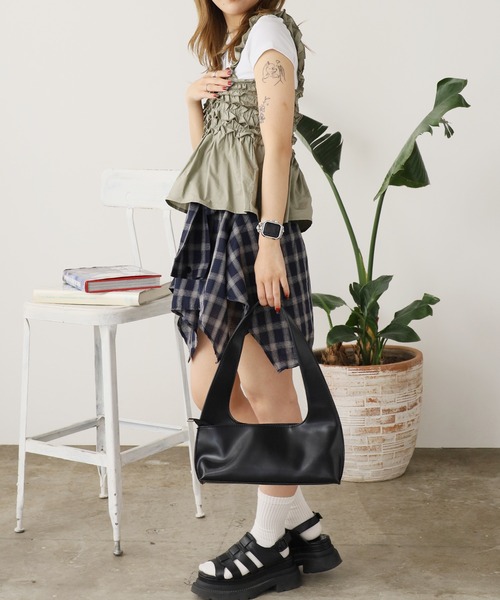 ROOPTOKYO(ループトウキョウ)の「Ruffle Shirring Cami Top / フリルシャーリング キャミトップス 秋物 秋服 2026年秋冬(キャミソール・レディース・ホワイト/グリーン/ネイビー・FREE)」の12枚目の写真