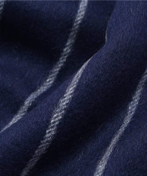 DRAKE'S（ドレイクス）の「DRAKE'S: ウール/アンゴラ チョークストライプ マフラー （ネイビー）（マフラー・メンズ・ネイビー・ONE SIZE）」の4枚目の写真