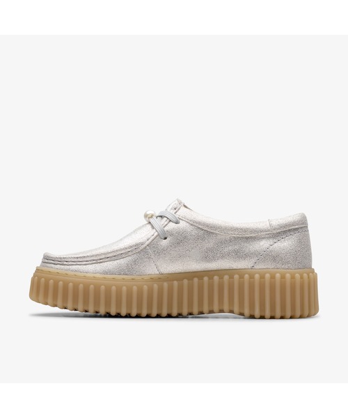 Clarks(クラークス)の「Torhill Bee / トーヒルビー(シルバー)(モカシン/デッキシューズ・レディース・シルバー・UK6/UK5.5/UK5/UK4.5/UK4/UK3.5/UK3)」の2枚目の写真