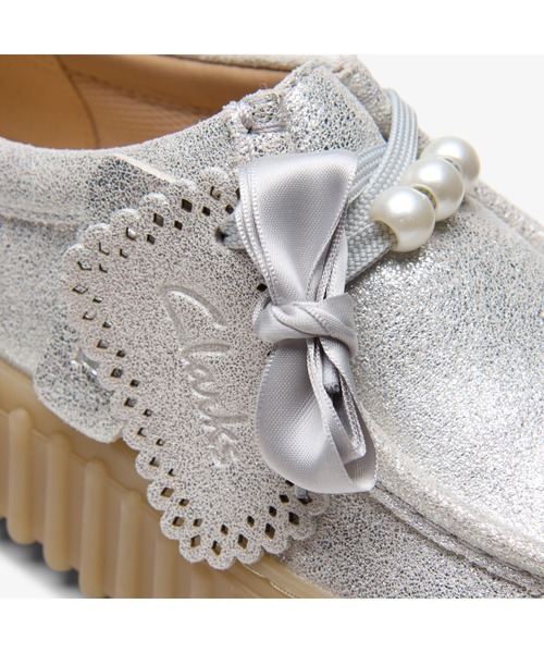 Clarks(クラークス)の「Torhill Bee / トーヒルビー(シルバー)(モカシン/デッキシューズ・レディース・シルバー・UK6/UK5.5/UK5/UK4.5/UK4/UK3.5/UK3)」の7枚目の写真
