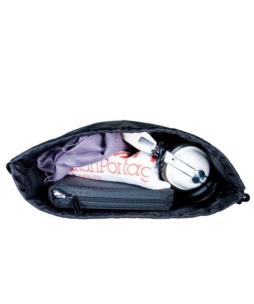 Manhattan Portage（マンハッタンポーテージ）の「【再入荷】Drawstring Backpack -ドローストリングバックパック-（バックパック/リュック・メンズ・ブラック/レッド・SMALL）」の5枚目の写真