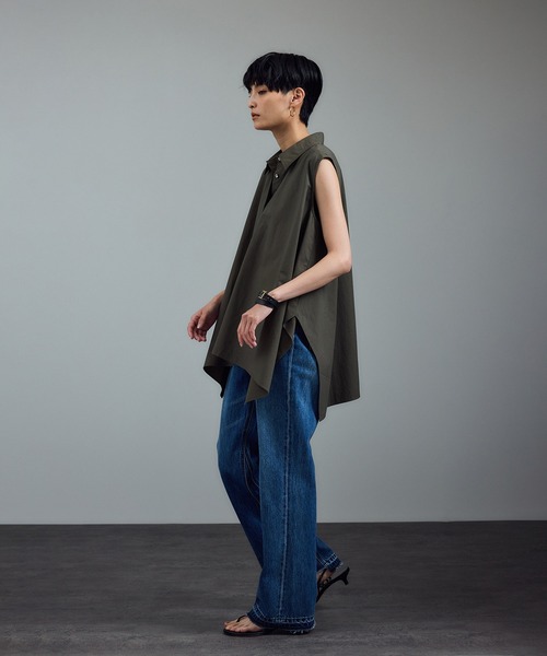 SALON adam et rope'（サロン アダム エ ロペ）の「近江晒タイプライターノースリーブシャツ（シャツ/ブラウス・レディース・チャコールグレー/ブラック/オフホワイト・FREE）」の5枚目の写真