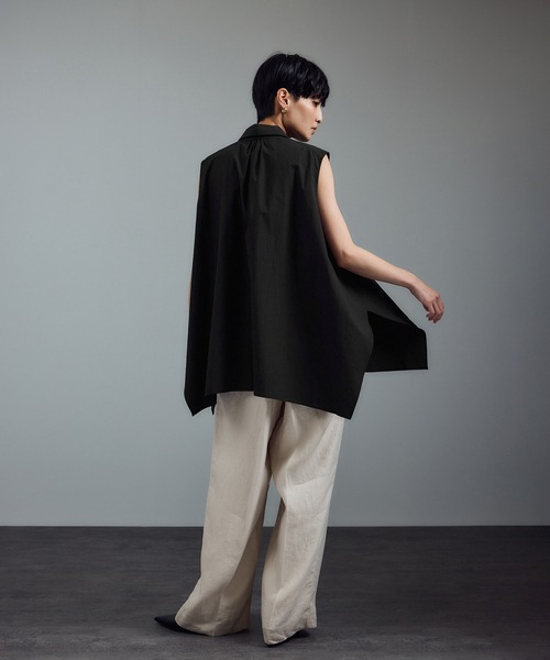 SALON adam et rope'（サロン アダム エ ロペ）の「近江晒タイプライターノースリーブシャツ（シャツ/ブラウス・レディース・チャコールグレー/ブラック/オフホワイト・FREE）」の7枚目の写真