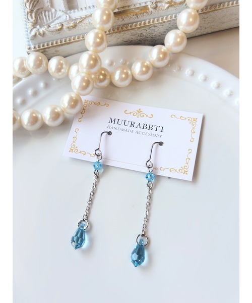 tone(トーン)の「【MUURABBTI】カット雫とチェーンのピアス(MA)(ピアス(両耳用)・レディース・エメラルド/レッド/ブルー系2/パープル系/ブラック/アクア/ピンク/ブルー系/イエロー系・FREE)」の3枚目の写真