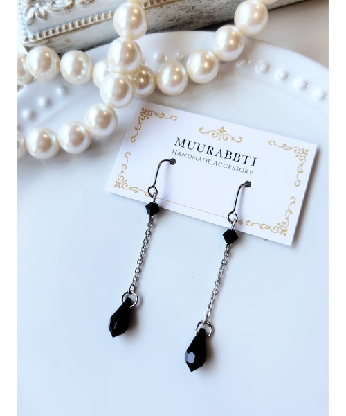 tone(トーン)の「【MUURABBTI】カット雫とチェーンのピアス(MA)(ピアス(両耳用)・レディース・エメラルド/レッド/ブルー系2/パープル系/ブラック/アクア/ピンク/ブルー系/イエロー系・FREE)」の1枚目の写真