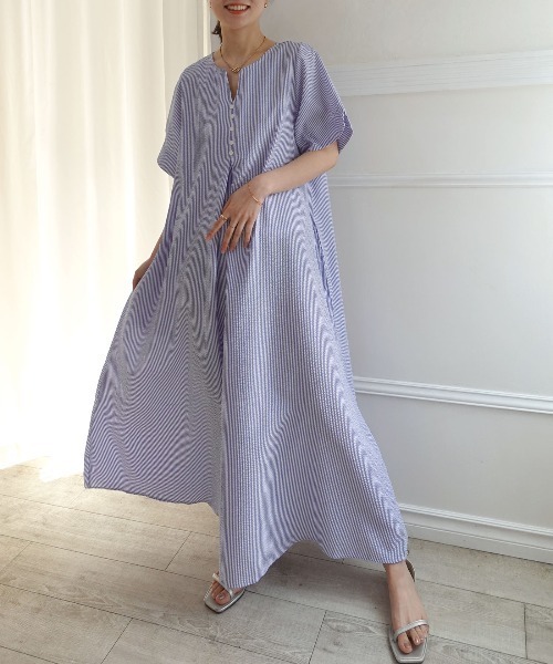 CORNERS(コーナーズ)の「キーネックエアリーワンピース(ワンピース・レディース・ブラック×ホワイト/ブラウン/ブラック/ネイビー×ホワイト・L/M)」の4枚目の写真