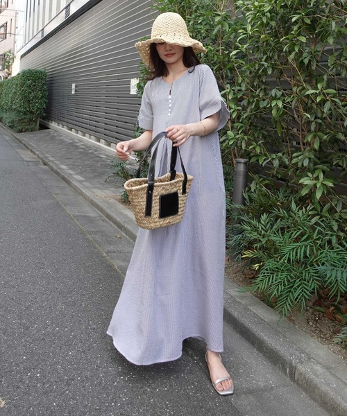 CORNERS(コーナーズ)の「キーネックエアリーワンピース(ワンピース・レディース・ブラック×ホワイト/ブラウン/ブラック/ネイビー×ホワイト・L/M)」の7枚目の写真