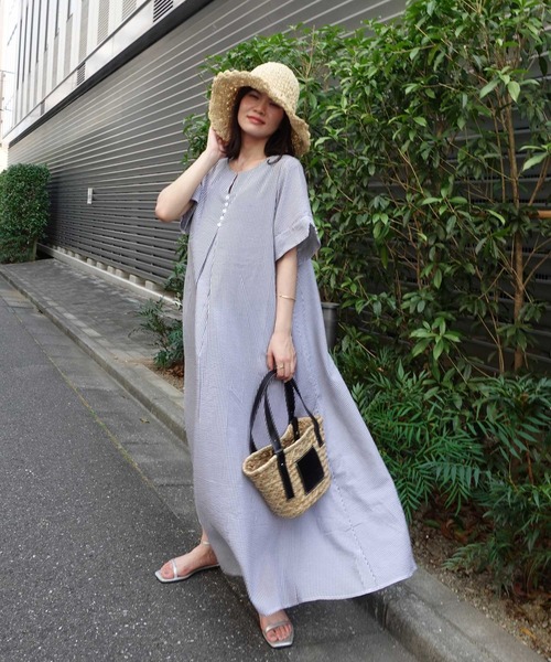 CORNERS(コーナーズ)の「キーネックエアリーワンピース(ワンピース・レディース・ブラック×ホワイト/ブラウン/ブラック/ネイビー×ホワイト・L/M)」の9枚目の写真