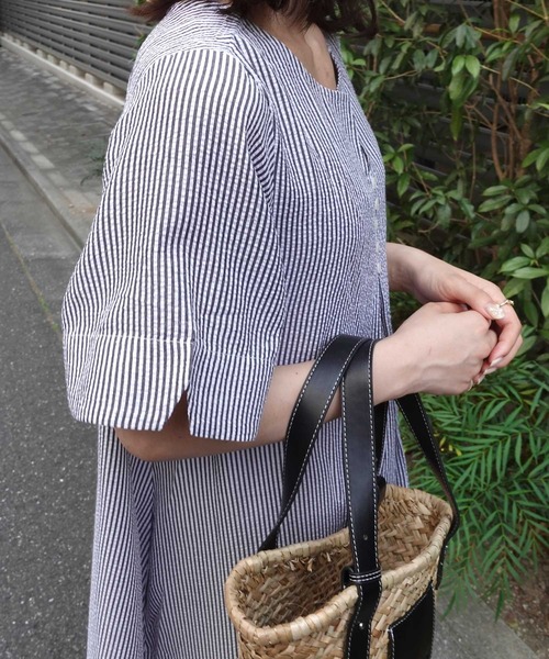 CORNERS(コーナーズ)の「キーネックエアリーワンピース(ワンピース・レディース・ブラック×ホワイト/ブラウン/ブラック/ネイビー×ホワイト・L/M)」の10枚目の写真