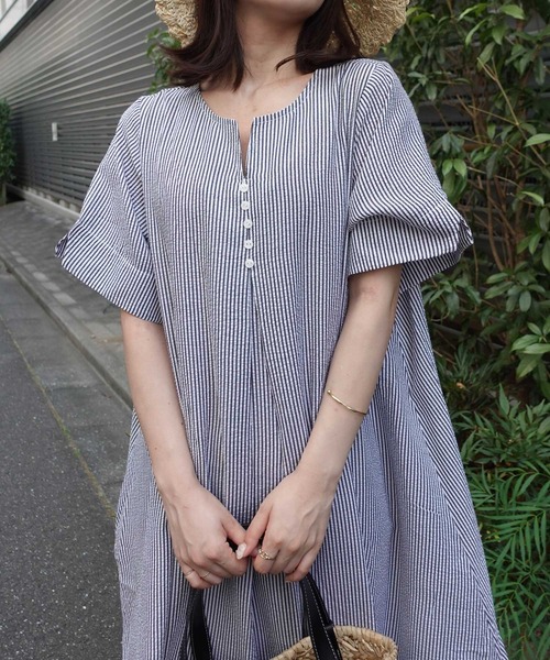CORNERS(コーナーズ)の「キーネックエアリーワンピース(ワンピース・レディース・ブラック×ホワイト/ブラウン/ブラック/ネイビー×ホワイト・L/M)」の11枚目の写真
