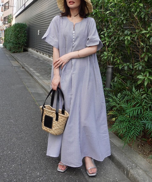 CORNERS(コーナーズ)の「キーネックエアリーワンピース(ワンピース・レディース・ブラック×ホワイト/ブラウン/ブラック/ネイビー×ホワイト・L/M)」の14枚目の写真