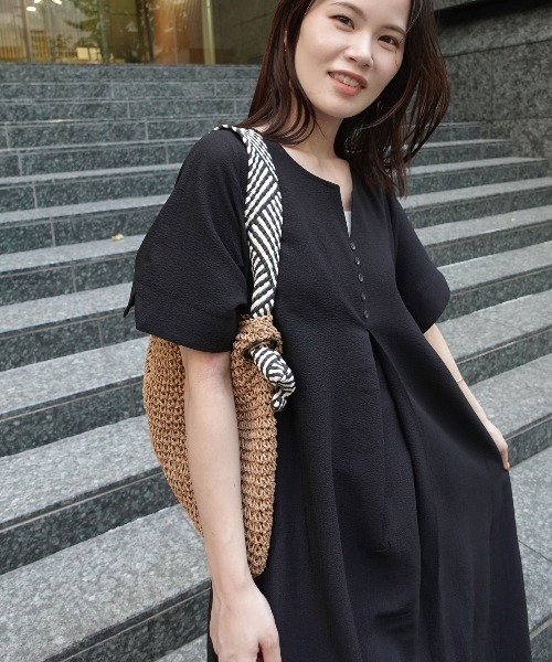 CORNERS(コーナーズ)の「キーネックエアリーワンピース(ワンピース・レディース・ブラック×ホワイト/ブラウン/ブラック/ネイビー×ホワイト・L/M)」の18枚目の写真