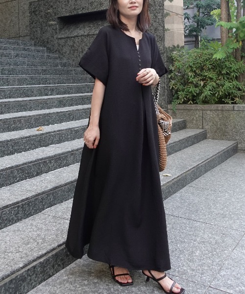 CORNERS(コーナーズ)の「キーネックエアリーワンピース(ワンピース・レディース・ブラック×ホワイト/ブラウン/ブラック/ネイビー×ホワイト・L/M)」の19枚目の写真