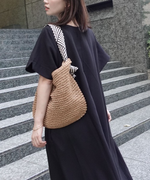 CORNERS(コーナーズ)の「キーネックエアリーワンピース(ワンピース・レディース・ブラック×ホワイト/ブラウン/ブラック/ネイビー×ホワイト・L/M)」の21枚目の写真