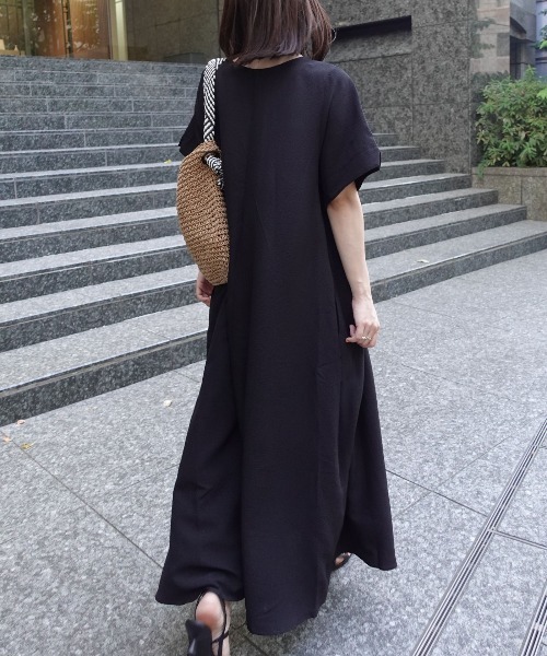 CORNERS(コーナーズ)の「キーネックエアリーワンピース(ワンピース・レディース・ブラック×ホワイト/ブラウン/ブラック/ネイビー×ホワイト・L/M)」の22枚目の写真