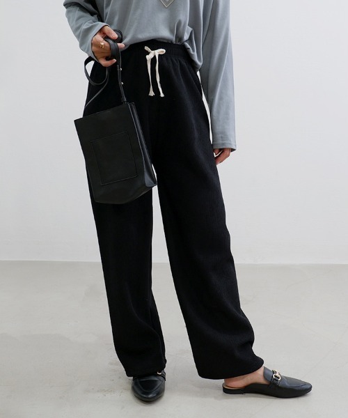 CLOTHY（クロシィ）の「【あったか裏ボアシリーズ】裏ボアコーデュロイパンツ（スラックス・レディース・オフホワイト/ブラック/ベージュ/ブラウン/ピンク・MEDIUM/LARGE）」の3枚目の写真