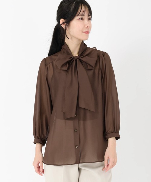 STRAWBERRY-FIELDS（ストロベリーフィールズ）の「【雑誌掲載アイテム】フローラクロス_シアーボウタイブラウス（シャツ/ブラウス・レディース・ピンクベージュ/ブルー系その他/ブラウン・2）」の2枚目の写真