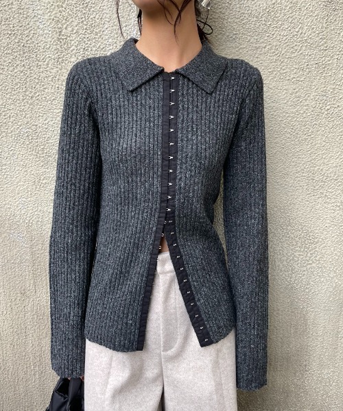 AIC.(エーアイシー)の「ホックデザインポロニットトップス(ニット/セーター・レディース・ライトグレー/チャコールグレー/グリーン/ブラウン・FREE)」の13枚目の写真