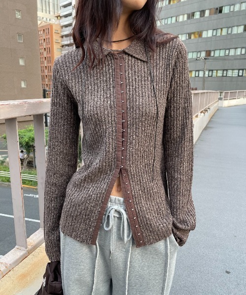 AIC.(エーアイシー)の「ホックデザインポロニットトップス(ニット/セーター・レディース・ライトグレー/チャコールグレー/グリーン/ブラウン・FREE)」の6枚目の写真