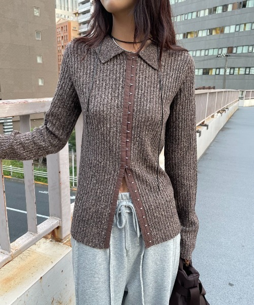 AIC.(エーアイシー)の「ホックデザインポロニットトップス(ニット/セーター・レディース・ライトグレー/チャコールグレー/グリーン/ブラウン・FREE)」の7枚目の写真