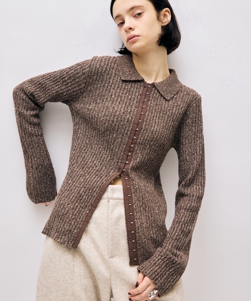 AIC.(エーアイシー)の「ホックデザインポロニットトップス(ニット/セーター・レディース・ライトグレー/チャコールグレー/グリーン/ブラウン・FREE)」の22枚目の写真