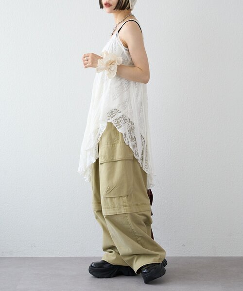w closet(ダブルクローゼット)の「【25AW】アシメレースキャミワンピース(ワンピース・レディース・ブラック/アイボリー・FREE)」の11枚目の写真