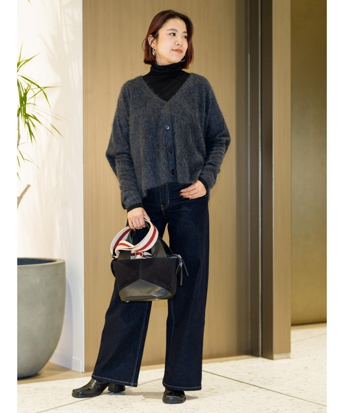 Banana Republic（バナナリパブリック）の「◆レザー & スエード ミニ ジップトートバッグ（ハンドバッグ・レディース・ブラック/ブラウン/イエロー/オフホワイト・ONE SIZE）」の6枚目の写真