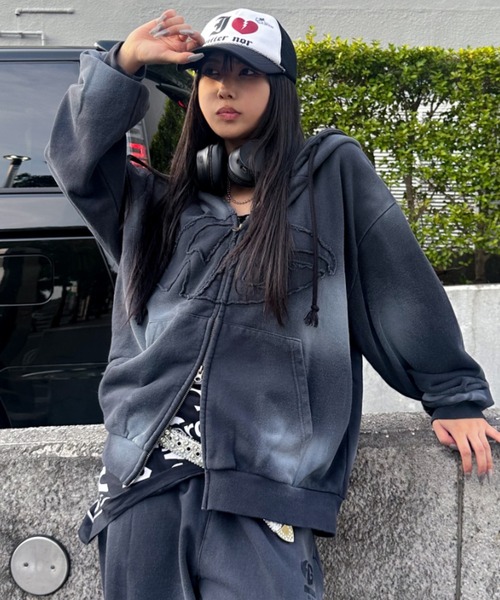 A'GEM/9 × .kom クロスモチーフジップアップパーカー A'gem 9（エージェムナイン）の「A'GEM/9 × .kom 『A'GEM/9/エー