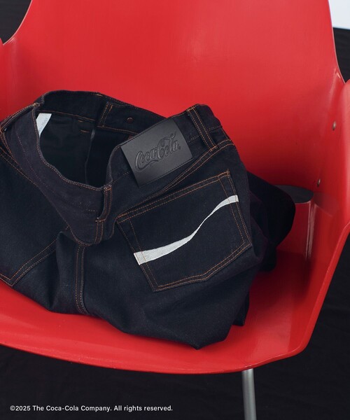 ADAM ET ROPE'（アダムエロペ）の「【Coca-Cola】デニムストレートスラックス / ADAM ET ROPE' JEANS -IMAG-（デニムパンツ・メンズ・ネイビー・S/L/M）」の2枚目の写真