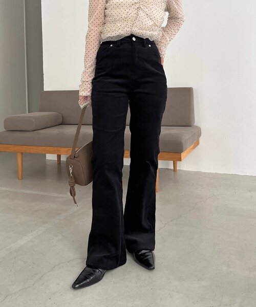 CAPRICIEUX LE'MAGE（カプリシューレマージュ）の「【新色/レイヤード対応】コーデュロイフレアパンツ（その他パンツ・レディース・ベージュ/ブラック/ブラウン・36/38）」の2枚目の写真