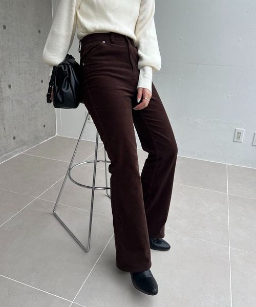 CAPRICIEUX LE'MAGE（カプリシューレマージュ）の「【新色/レイヤード対応】コーデュロイフレアパンツ（その他パンツ・レディース・ベージュ/ブラック/ブラウン・36/38）」の4枚目の写真