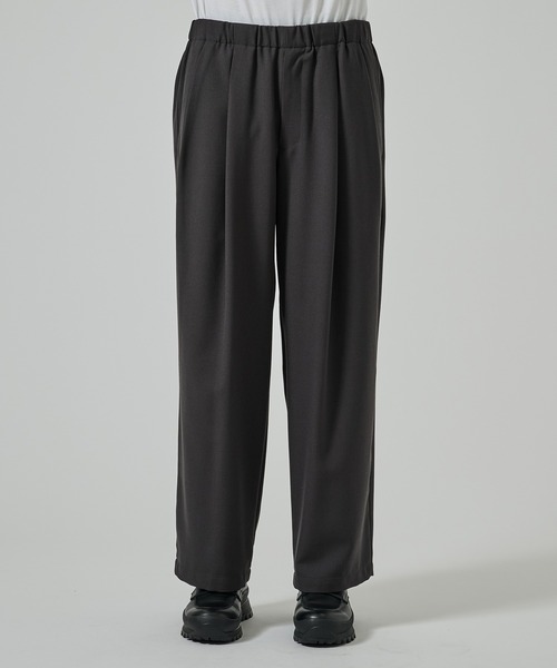 markaware(マーカウェア)の「【markaware/marka】〈別注〉 TWO TUCK STRAIGHT EASY PANTS(スラックス・メンズ・グレー/ブラック・1/2)」の9枚目の写真