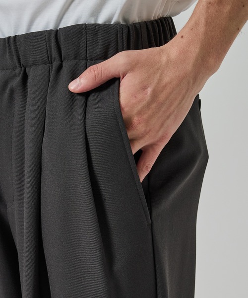markaware(マーカウェア)の「【markaware/marka】〈別注〉 TWO TUCK STRAIGHT EASY PANTS(スラックス・メンズ・グレー/ブラック・1/2)」の12枚目の写真