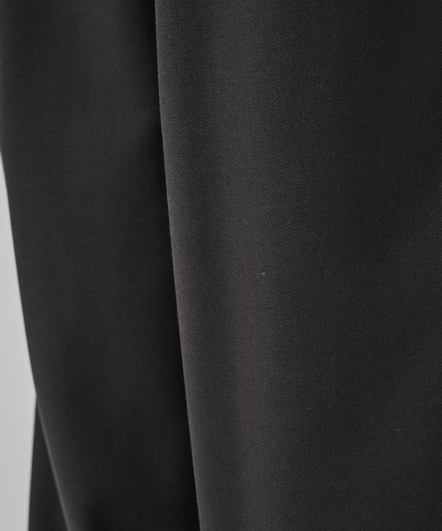 markaware(マーカウェア)の「【markaware/marka】〈別注〉 TWO TUCK STRAIGHT EASY PANTS(スラックス・メンズ・グレー/ブラック・1/2)」の13枚目の写真