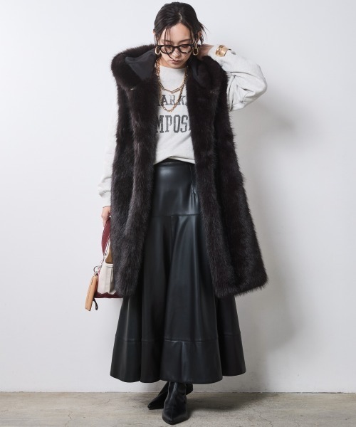 CHIC STYLE(シックスタイル)の「フェイクファーフーディマフラー<大きいサイズ有>シックスタイル(マフラー・レディース・キャメル/スミクロ・FREE)」の5枚目の写真