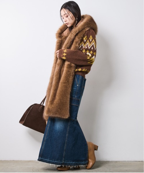 CHIC STYLE(シックスタイル)の「フェイクファーフーディマフラー<大きいサイズ有>シックスタイル(マフラー・レディース・キャメル/スミクロ・FREE)」の7枚目の写真