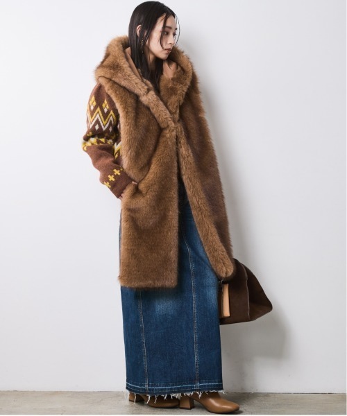 CHIC STYLE(シックスタイル)の「フェイクファーフーディマフラー<大きいサイズ有>シックスタイル(マフラー・レディース・キャメル/スミクロ・FREE)」の8枚目の写真
