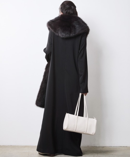 CHIC STYLE(シックスタイル)の「フェイクファーフーディマフラー<大きいサイズ有>シックスタイル(マフラー・レディース・キャメル/スミクロ・FREE)」の11枚目の写真