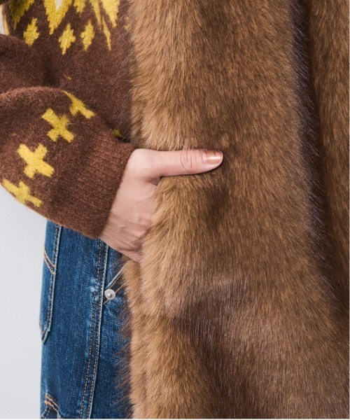 CHIC STYLE(シックスタイル)の「フェイクファーフーディマフラー<大きいサイズ有>シックスタイル(マフラー・レディース・キャメル/スミクロ・FREE)」の15枚目の写真