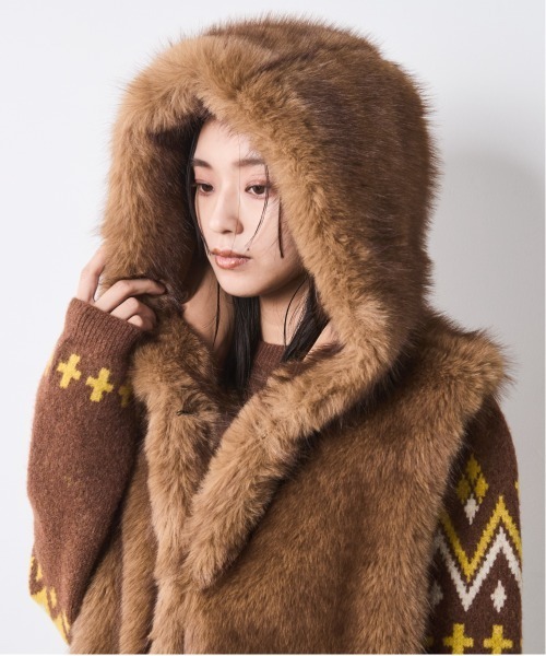 CHIC STYLE(シックスタイル)の「フェイクファーフーディマフラー<大きいサイズ有>シックスタイル(マフラー・レディース・キャメル/スミクロ・FREE)」の19枚目の写真