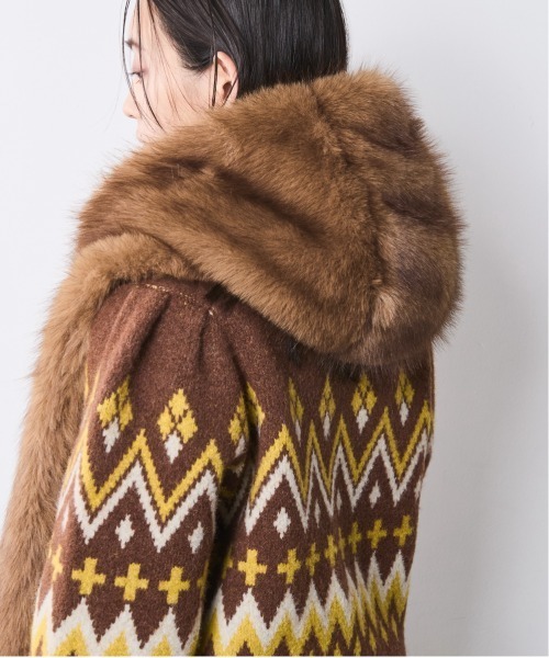 CHIC STYLE(シックスタイル)の「フェイクファーフーディマフラー<大きいサイズ有>シックスタイル(マフラー・レディース・キャメル/スミクロ・FREE)」の13枚目の写真